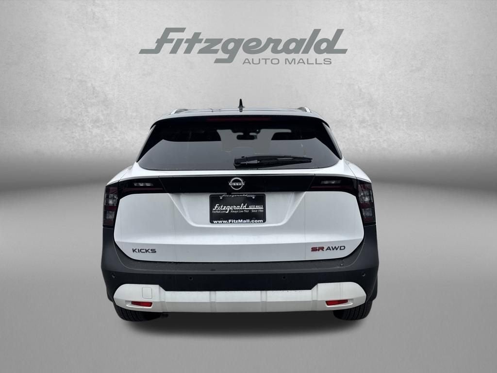 2025 Nissan Kicks SR