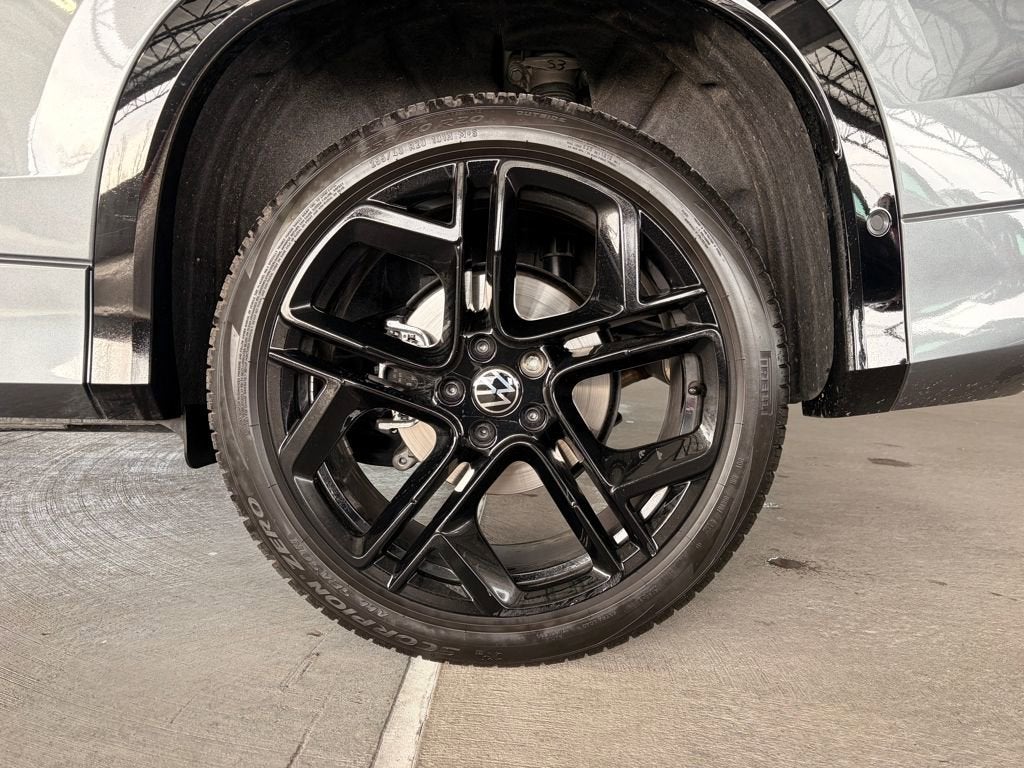 2025 Volkswagen Tiguan SE R-Line Black