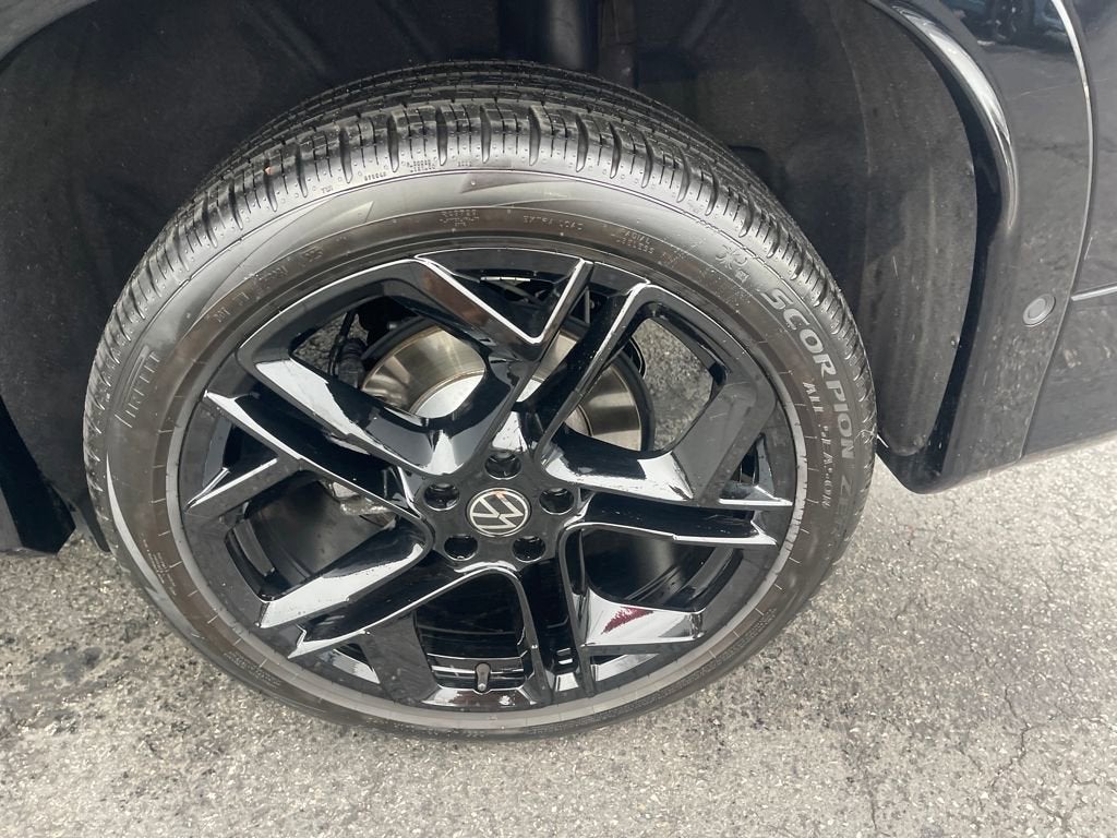 2025 Volkswagen Tiguan SE R-Line Black