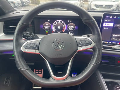 2025 Volkswagen Tiguan SE R-Line Black