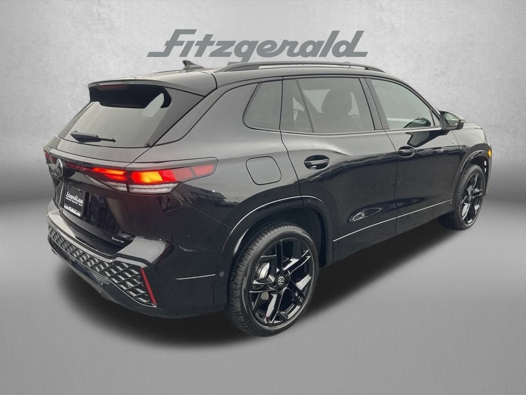 2025 Volkswagen Tiguan SE R-Line Black