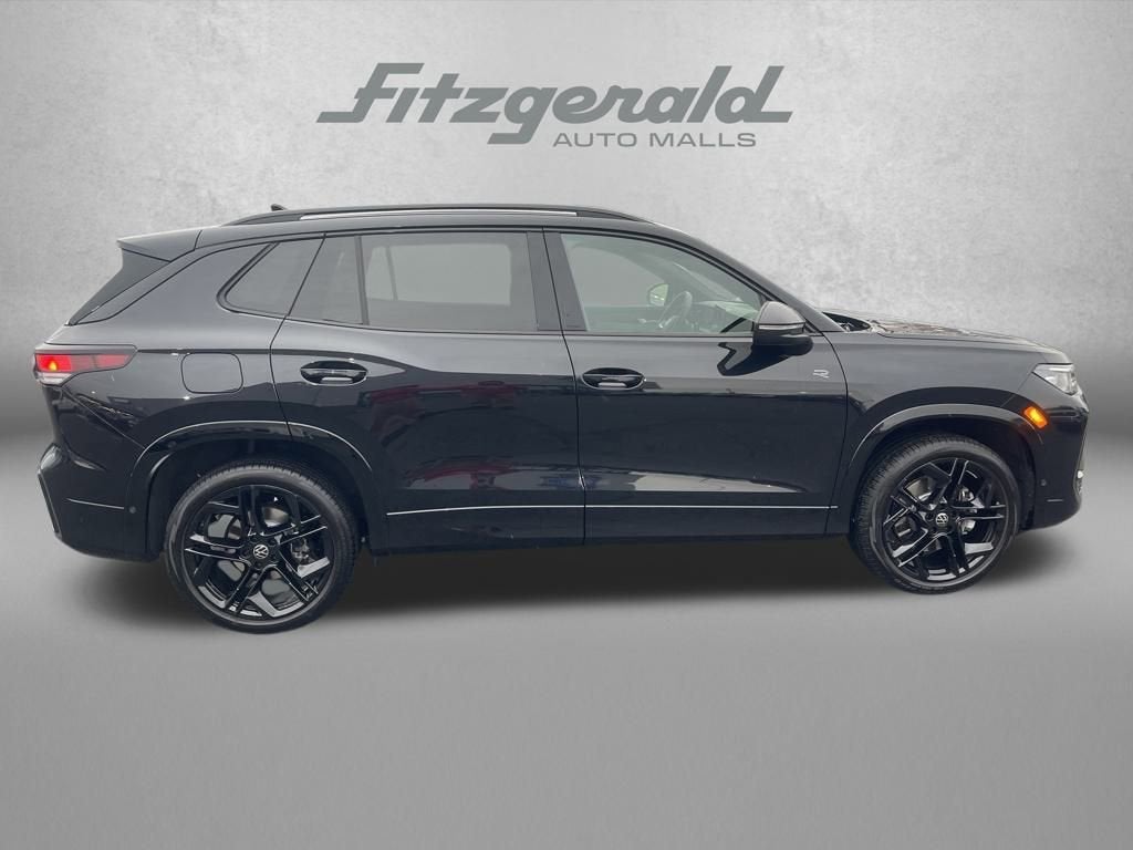 2025 Volkswagen Tiguan SE R-Line Black