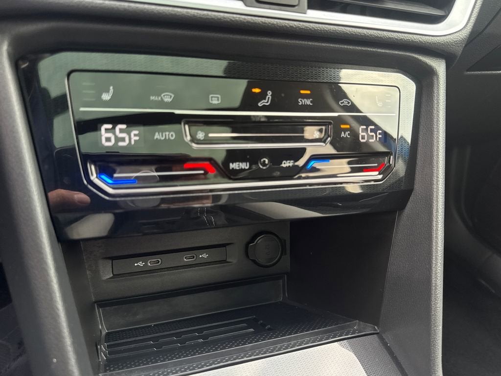 2025 Volkswagen Taos SE