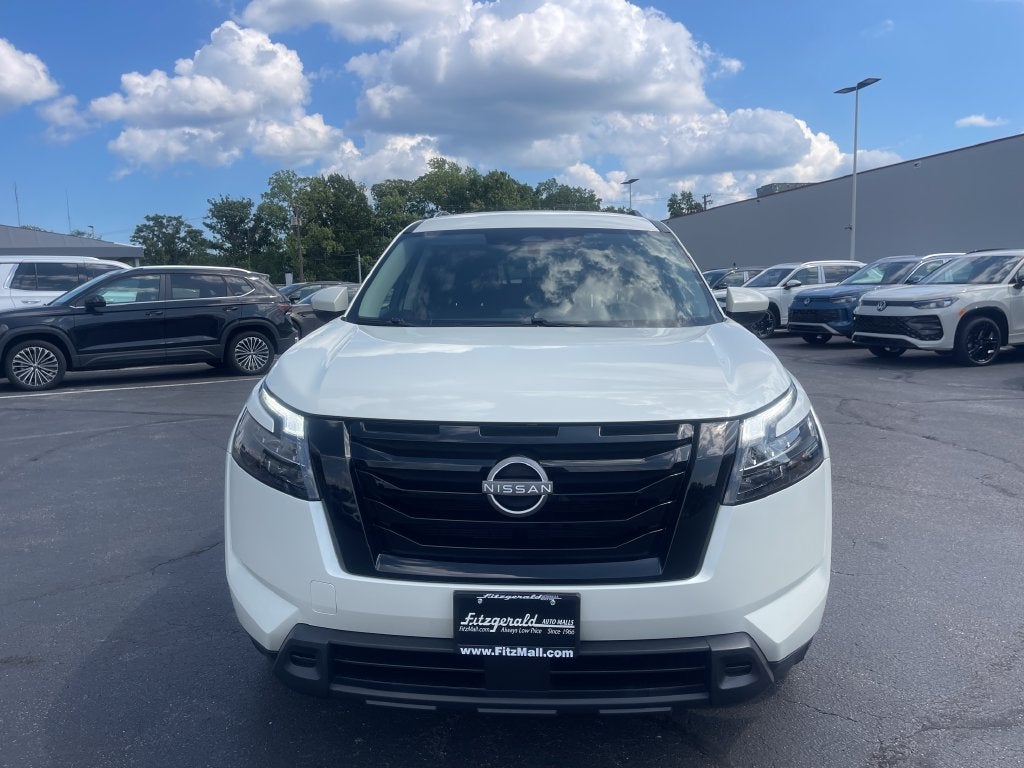 2024 Nissan Pathfinder SV