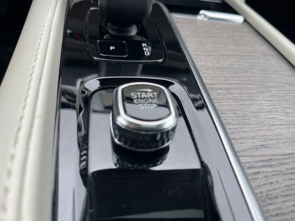 2023 Volvo XC90 Recharge Plug-In Hyb Plus Bright Theme