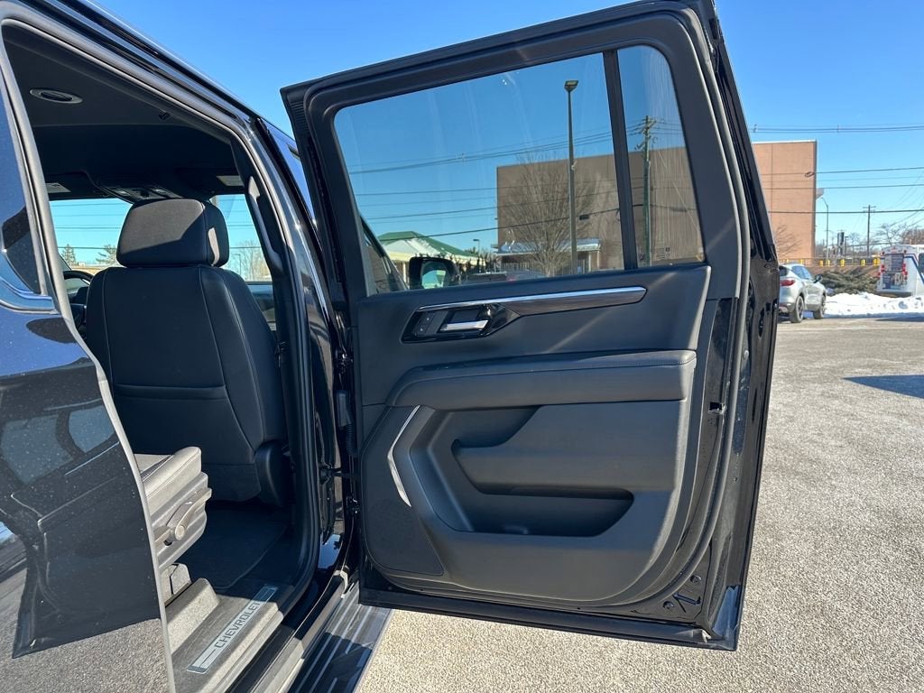 2025 Chevrolet Suburban LT