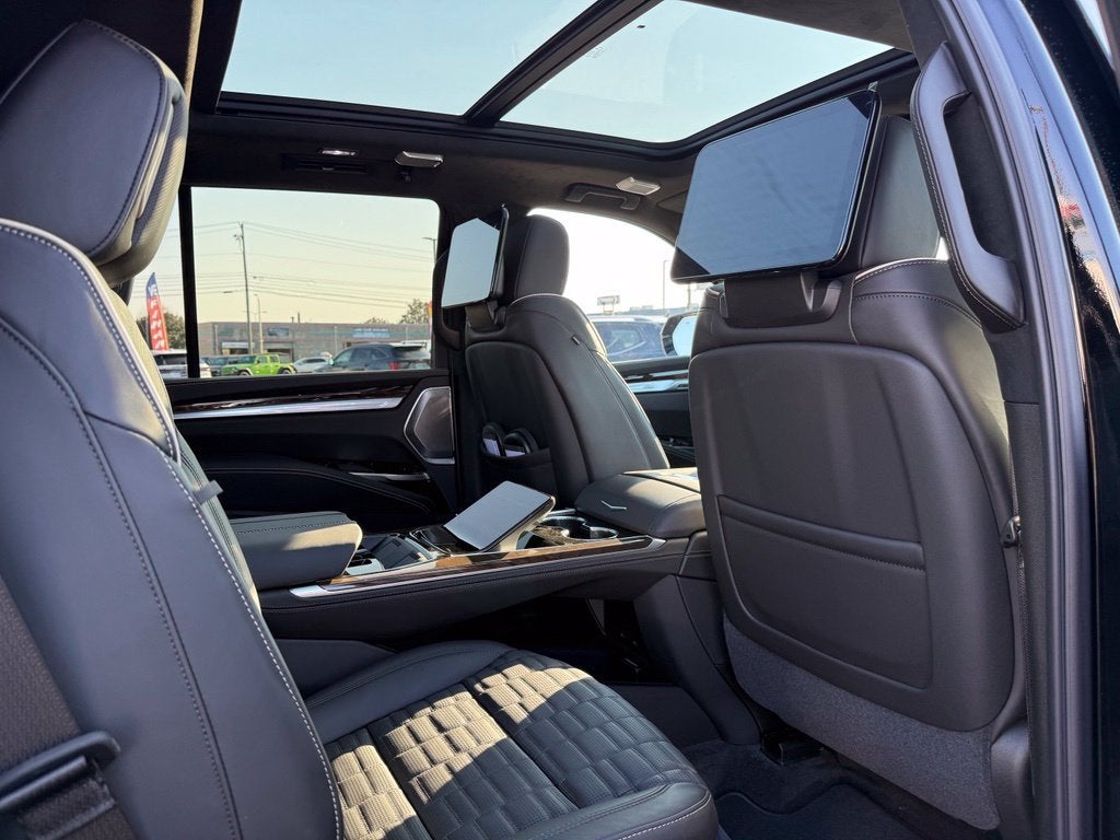 2027 Cadillac Escalade 4WD Platinum Sport