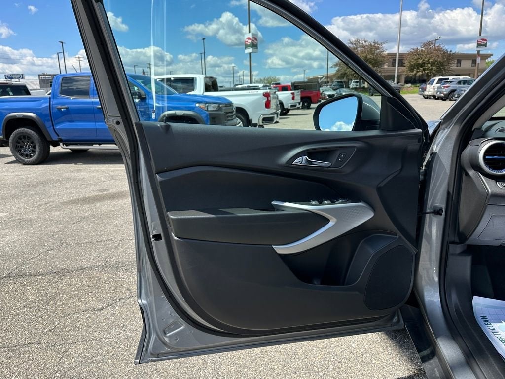 2025 Chevrolet Trax LS