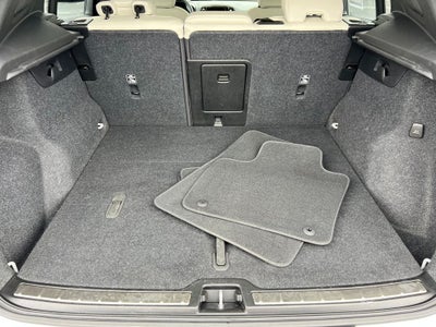 2023 Volvo XC40 Plus Bright Theme