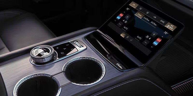 cup holder of Cadillac Vistiq